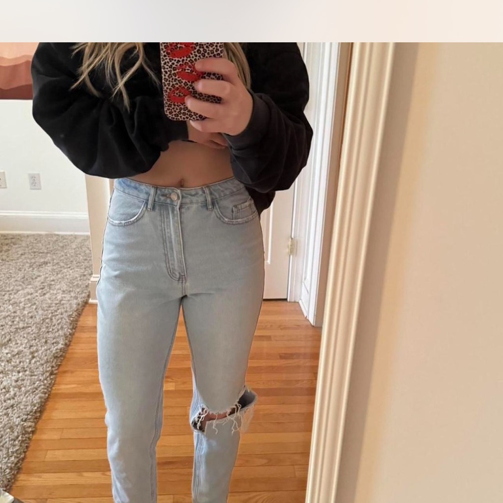 Trendy Light Wash Distressed Jeans